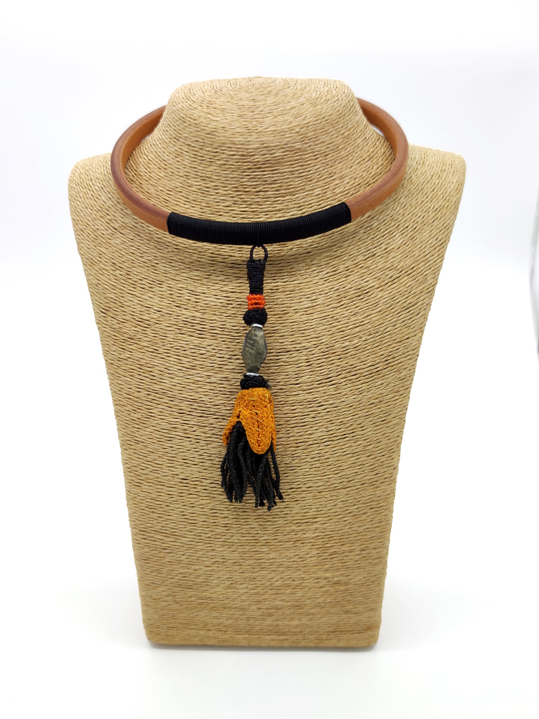 GARGANTILLA CUERO + BORLA UZBEQUISTÁN