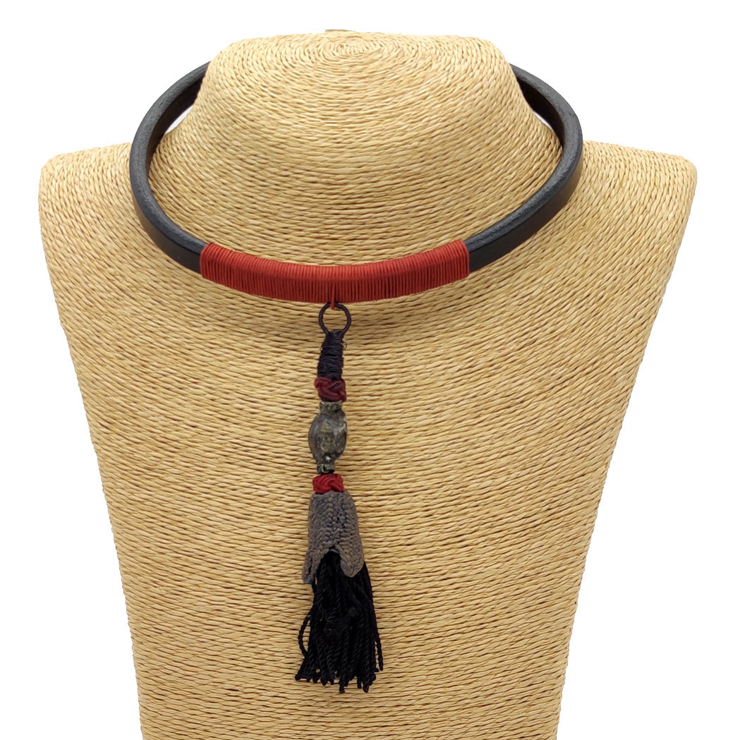 GARGANTILLA CUERO + BORLA UZBEQUISTÁN