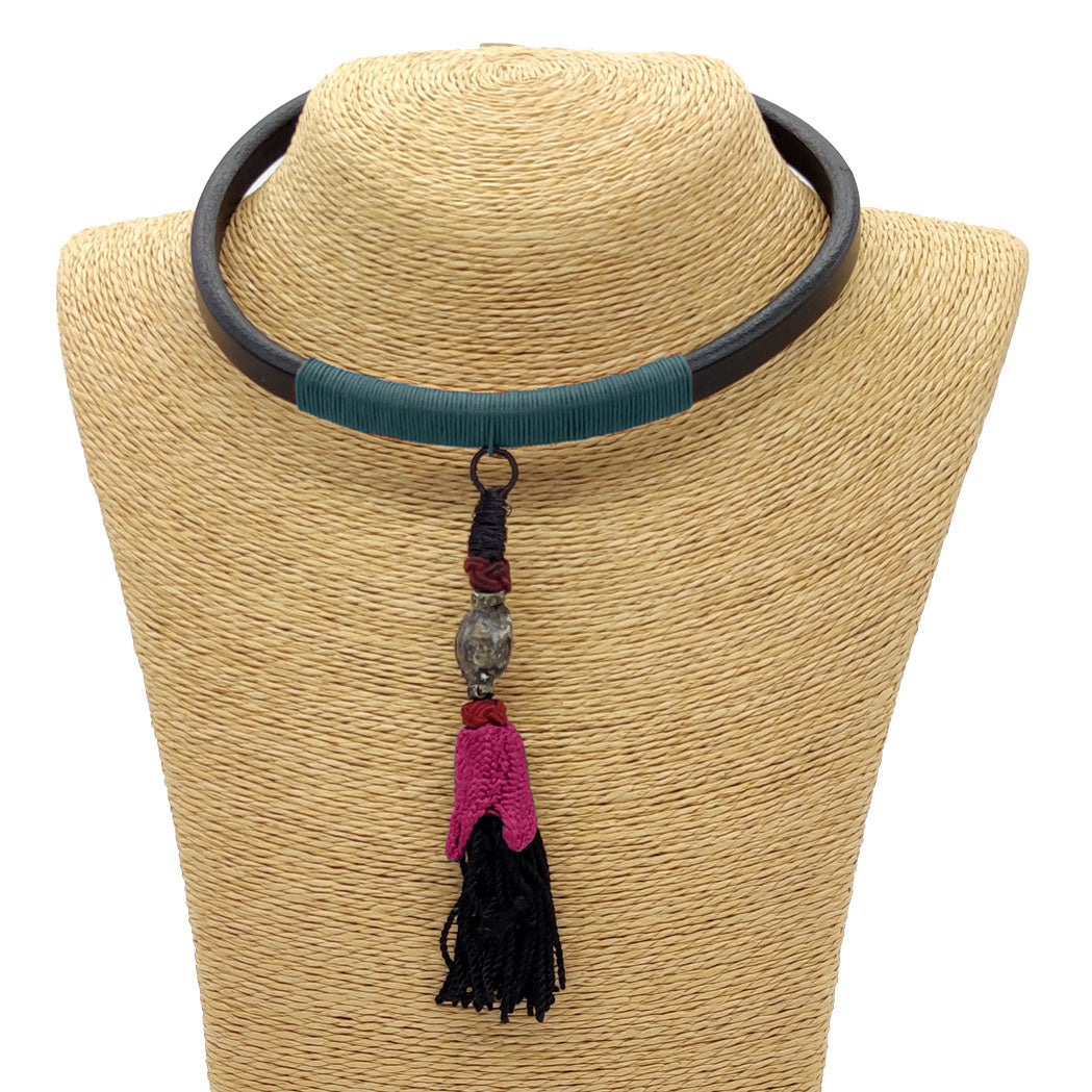 GARGANTILLA CUERO + BORLA UZBEQUISTÁN