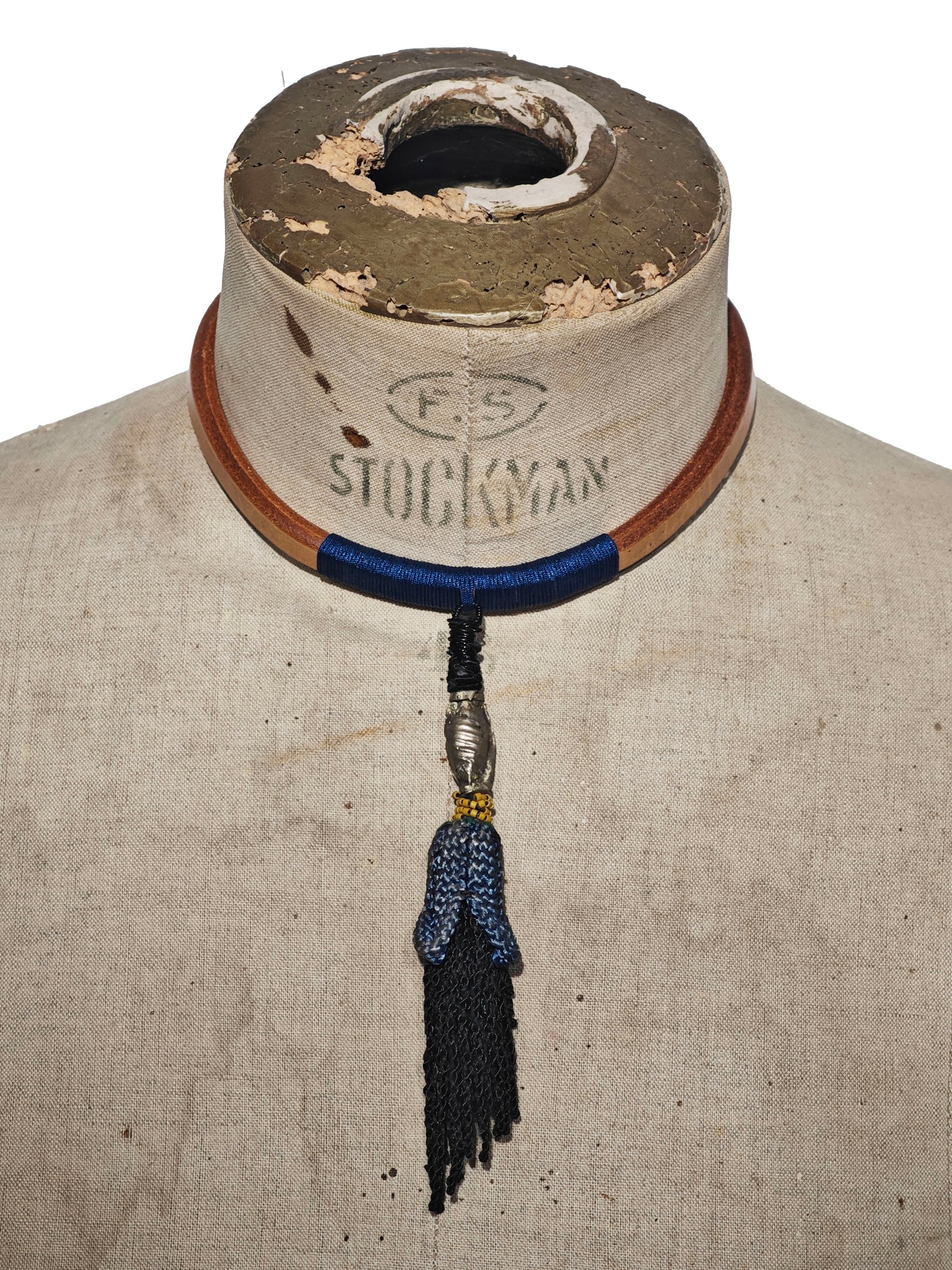 GARGANTILLA CUERO + BORLA UZBEQUISTÁN