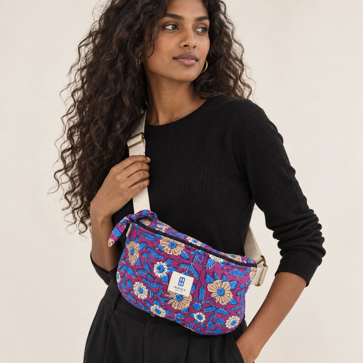 BOLSO BANANA FLORES MORA