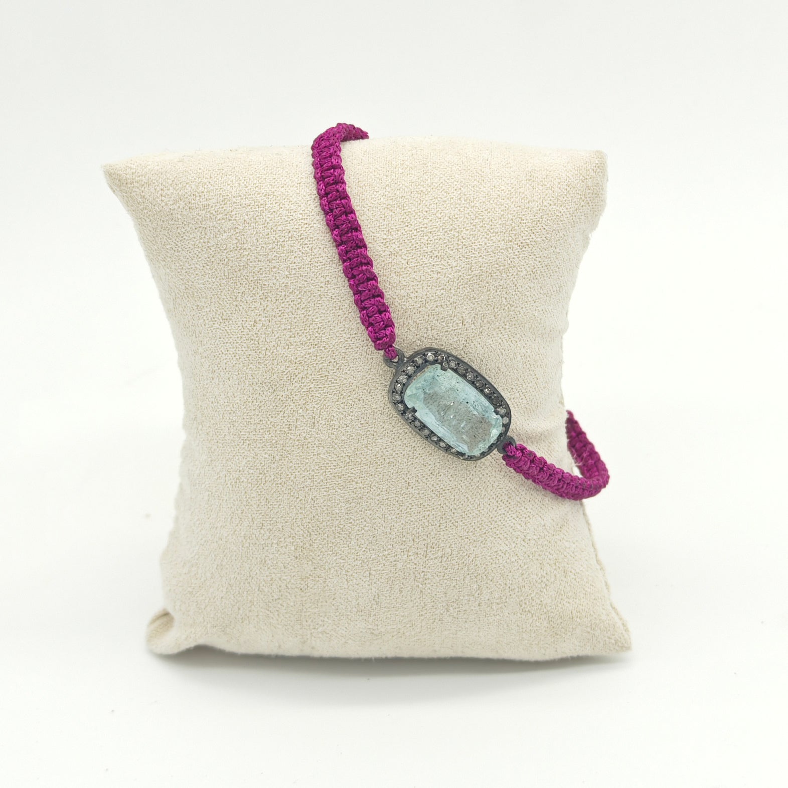 PULSERA AGUAMARINA Y DIAMANTES MACRAMÉ