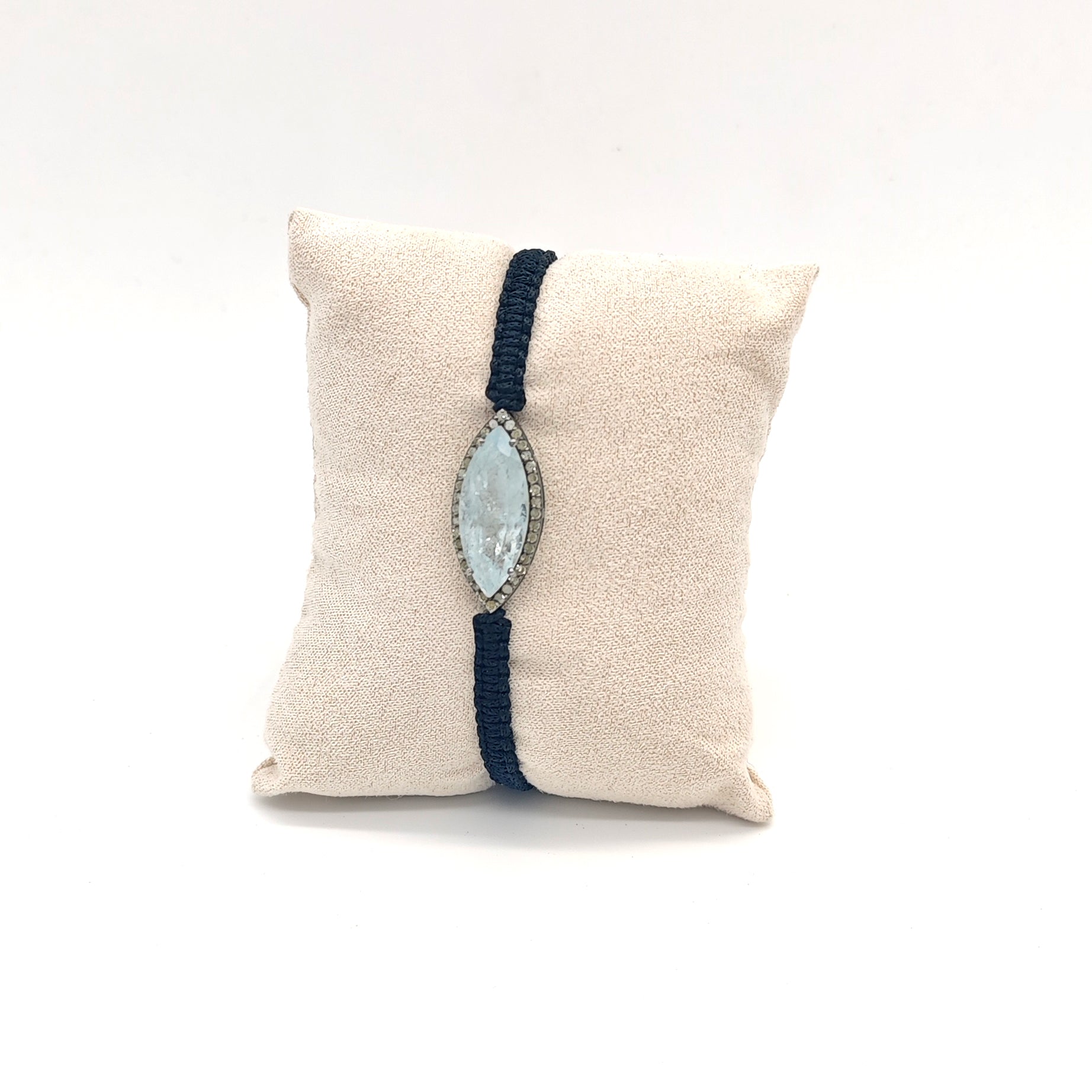 PULSERA AGUAMARINA Y DIAMANTES MACRAMÉ