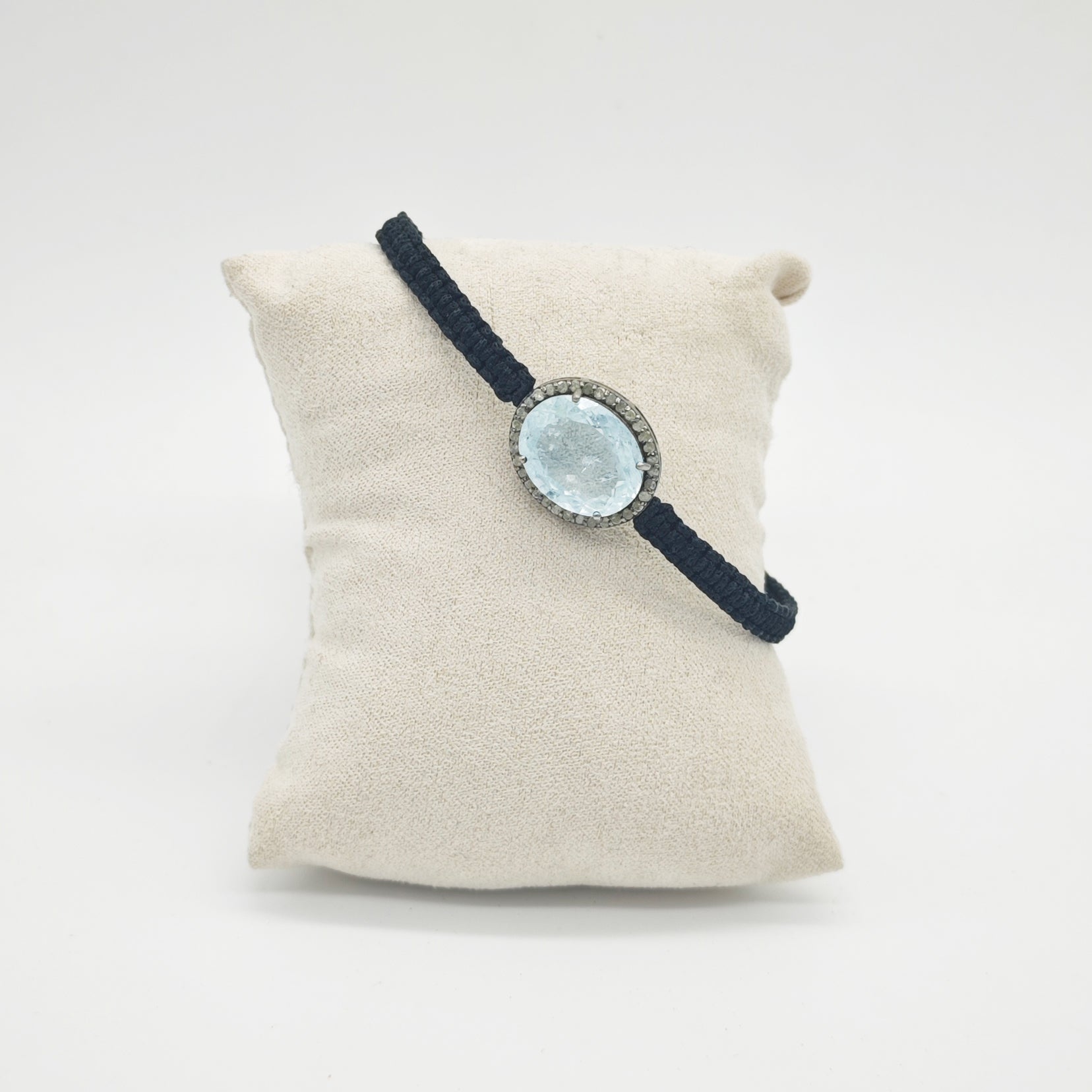 PULSERA AGUAMARINA Y DIAMANTES MACRAMÉ