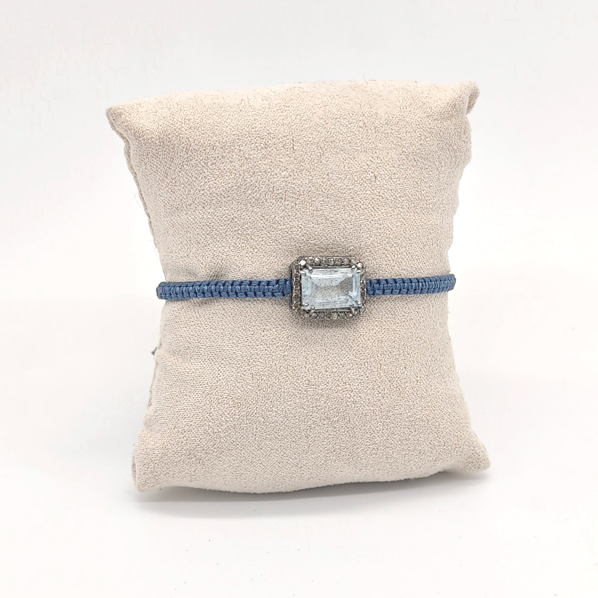 PULSERA AGUAMARINA Y DIAMANTES MACRAMÉ